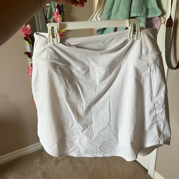 White Knix Skort size M - Picture 6 of 6